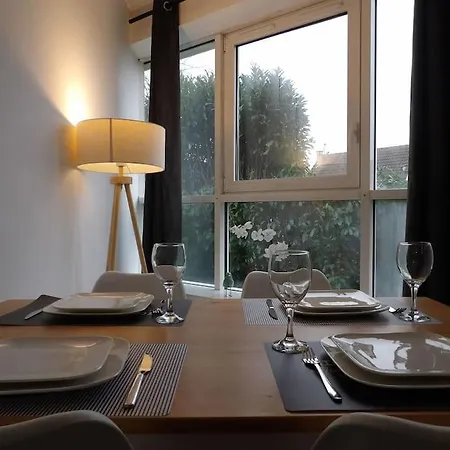 Magnyland, Paris, Apartment